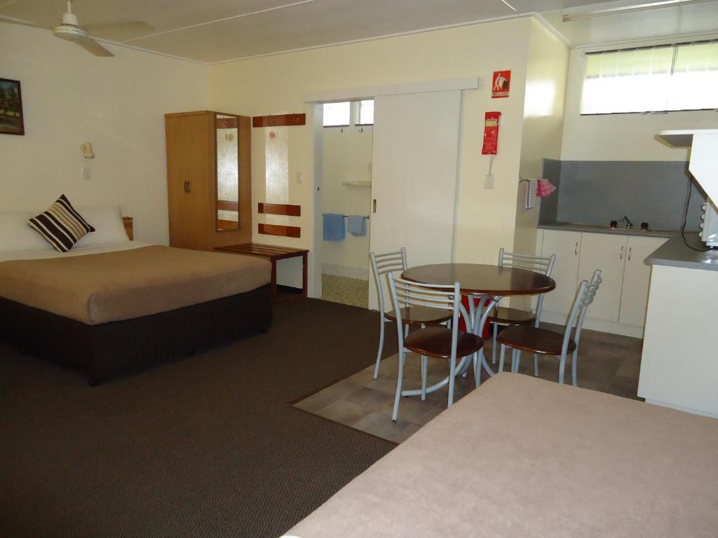 Moondarra Motel Innisfail Szoba fotó